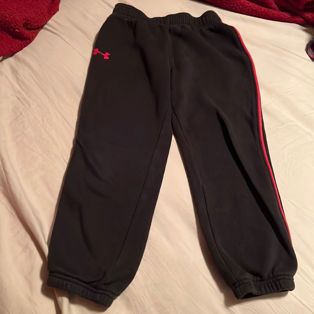 Boys under armour sweats size 6